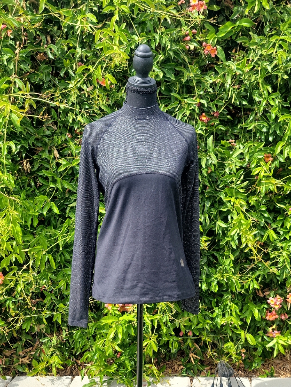Nike Women's Black Metallic Sparkle Dri Fit Long Sleeve Top M